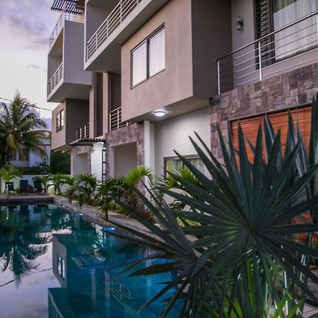 Entire Luxury 3 Bedroom Condo For Rent - Flic-En-Flac - Close To Beach Exterior photo