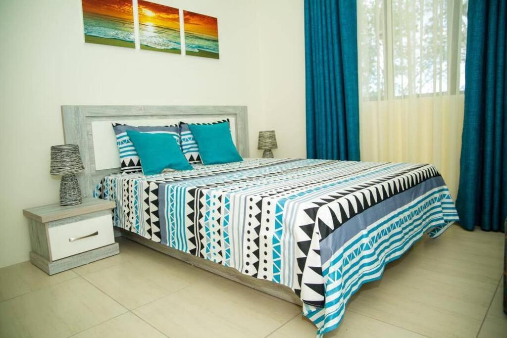 Entire Luxury 3 Bedroom Condo For Rent - Flic-En-Flac - Close To Beach Exterior photo